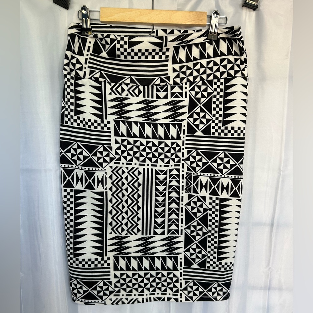Lularoe Cassie Pencil Skirt Black & White Abstract Pattern M